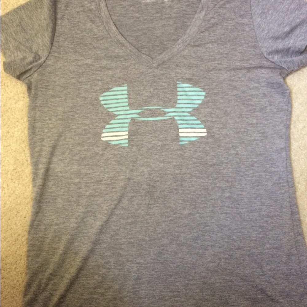 Women’s grey XS under armour shirt